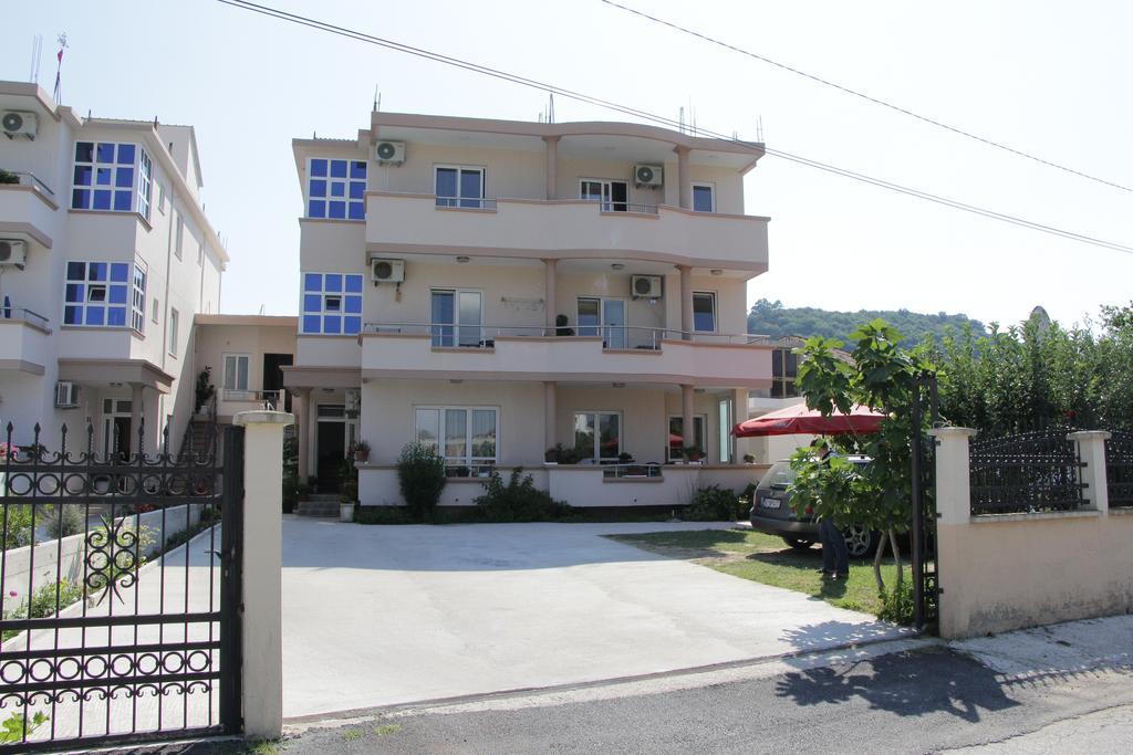 Apartment Family Ulcinj Exterior photo